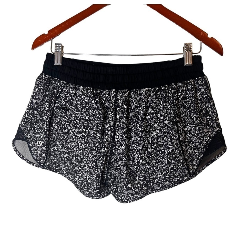Lululemon Hotty Hot Short (2 1/2" ) - Picture 8 of 14